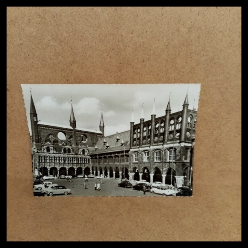 Ak-A-458-Lübeck-Marktplatz mit Rathaus.